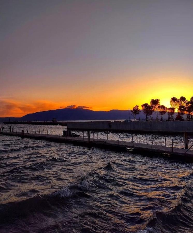 Sea View Apartment Vlorë Buitenkant foto