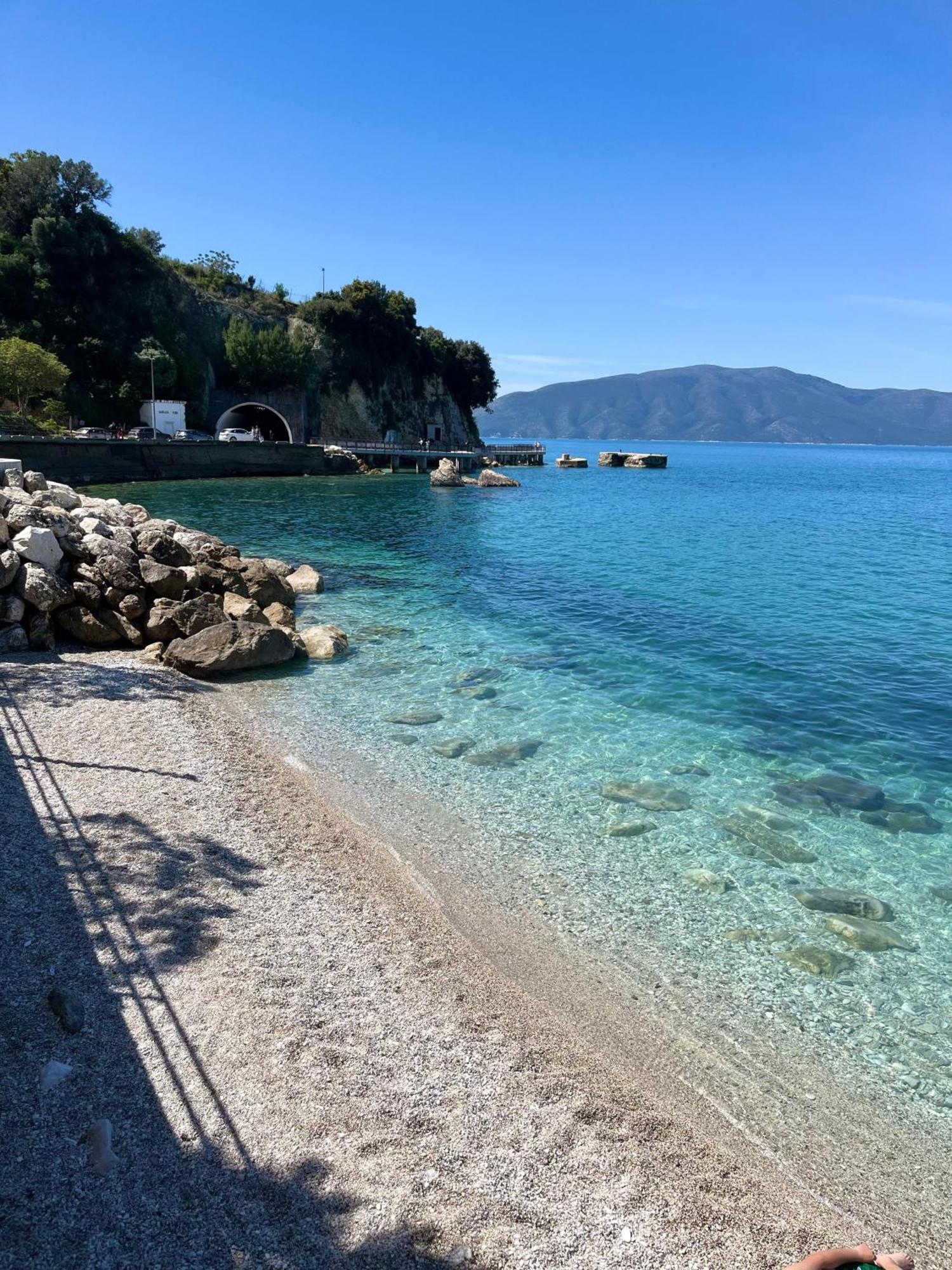 Sea View Apartment Vlorë Buitenkant foto