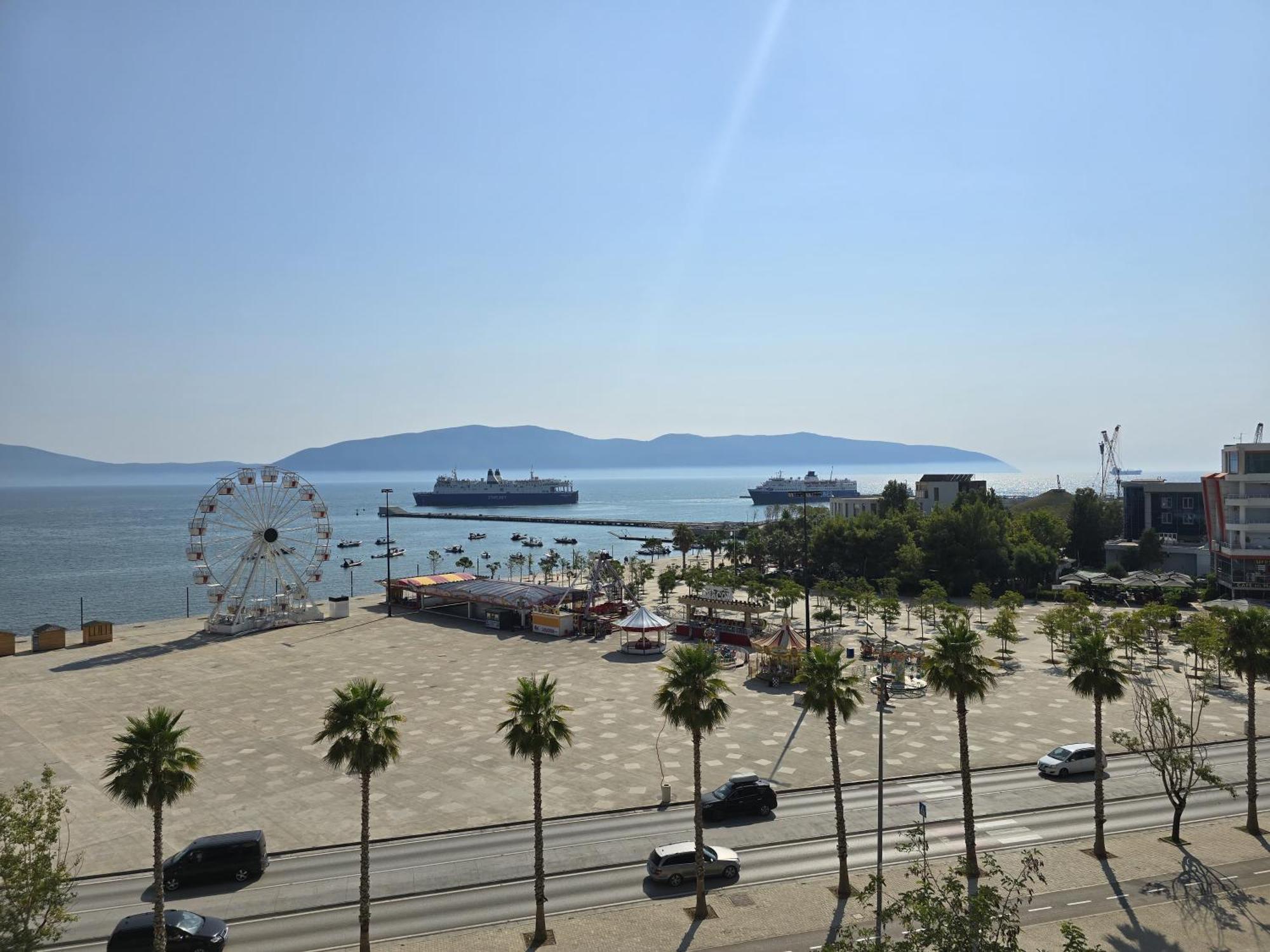 Sea View Apartment Vlorë Buitenkant foto