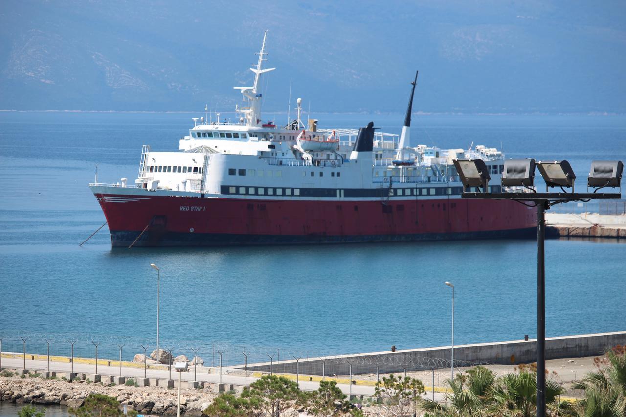 Sea View Apartment Vlorë Buitenkant foto
